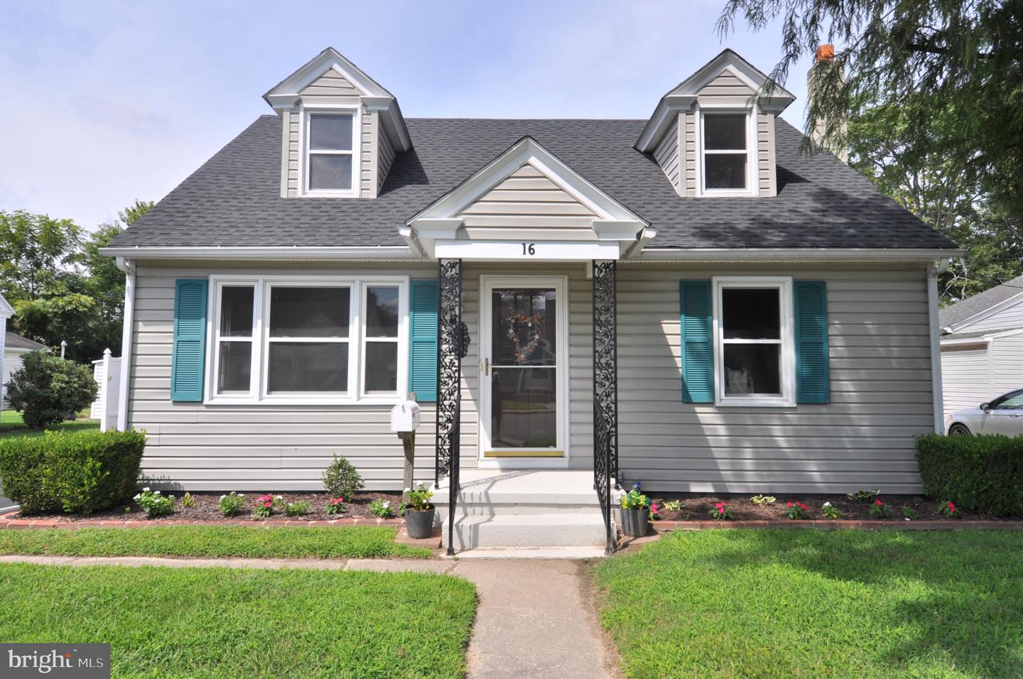 16 Somerset Ave Property Photo 2