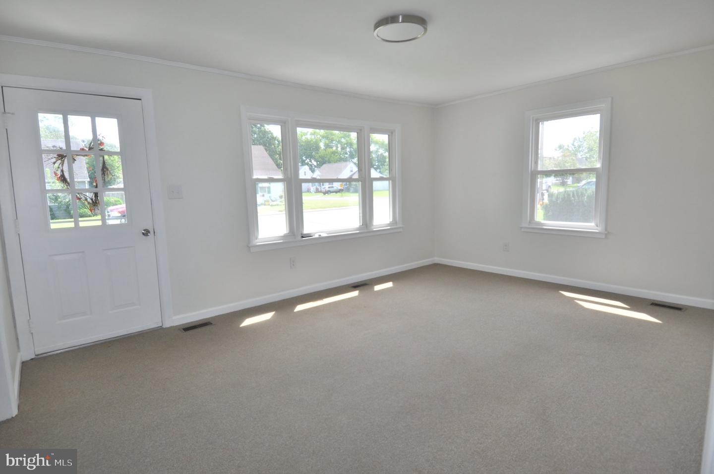 16 Somerset Ave Property Photo 5