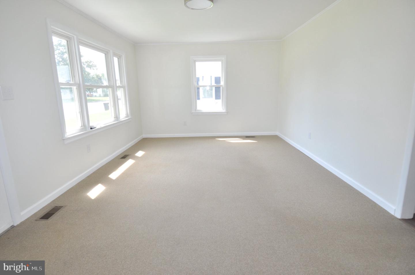 16 Somerset Ave Property Photo 6