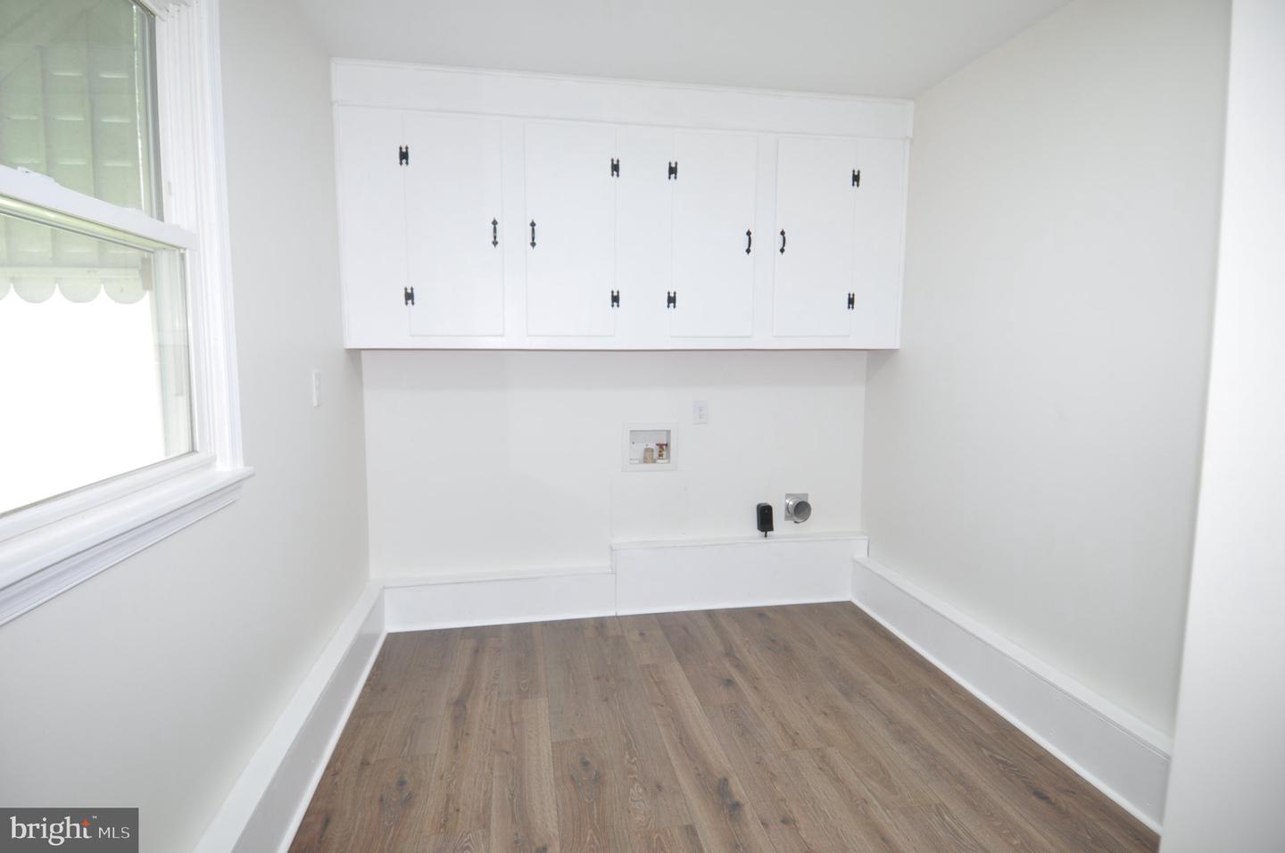 16 Somerset Ave Property Photo 8