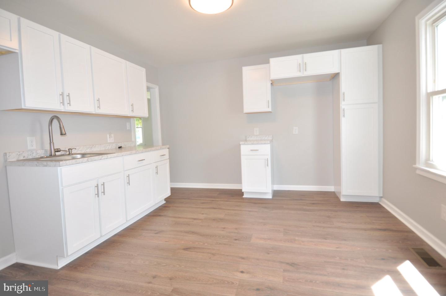 16 Somerset Ave Property Photo 9