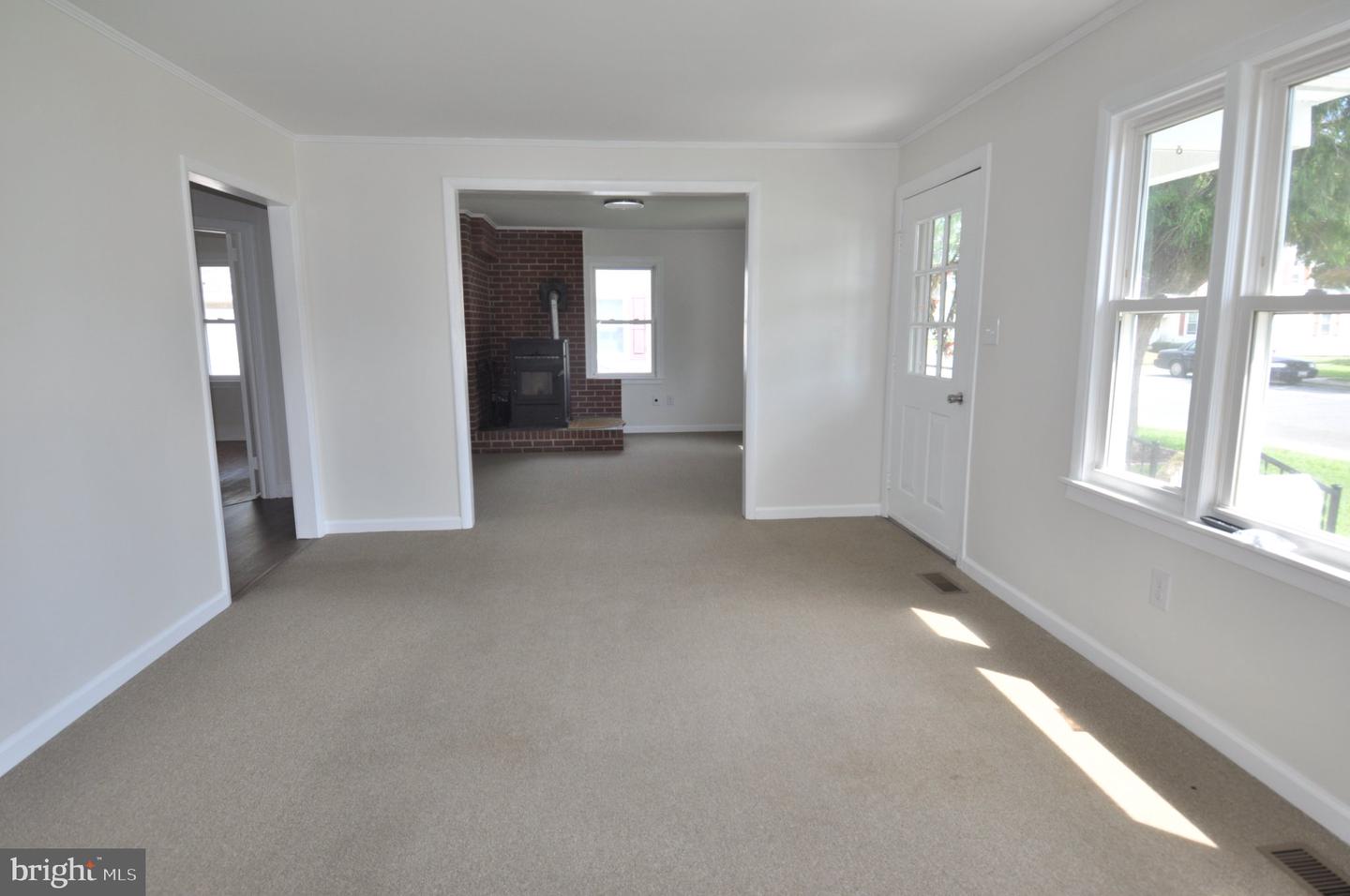 16 Somerset Ave Property Photo 11