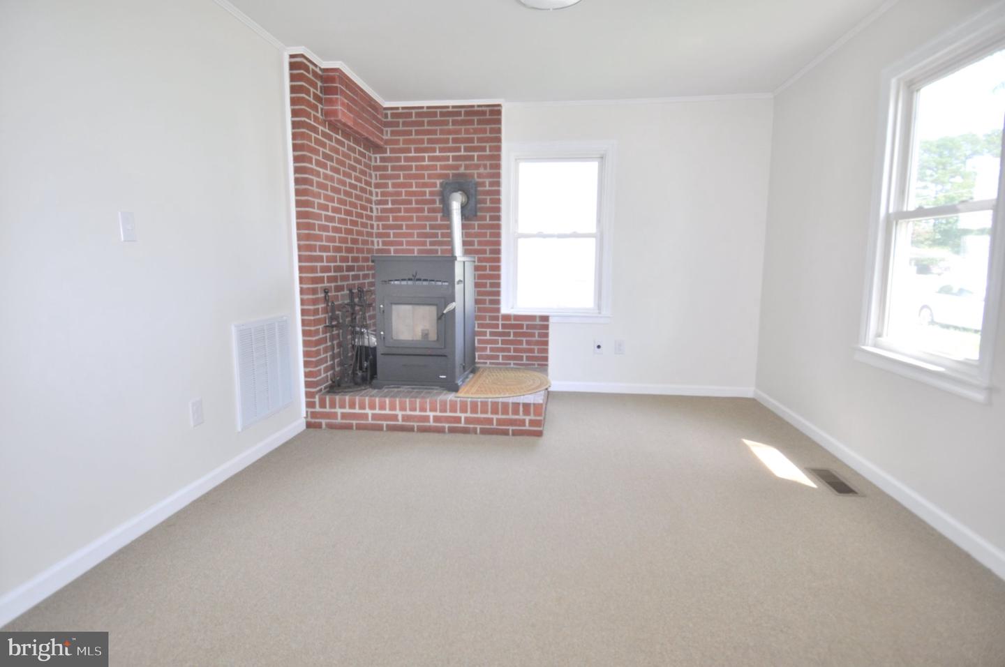 16 Somerset Ave Property Photo 12