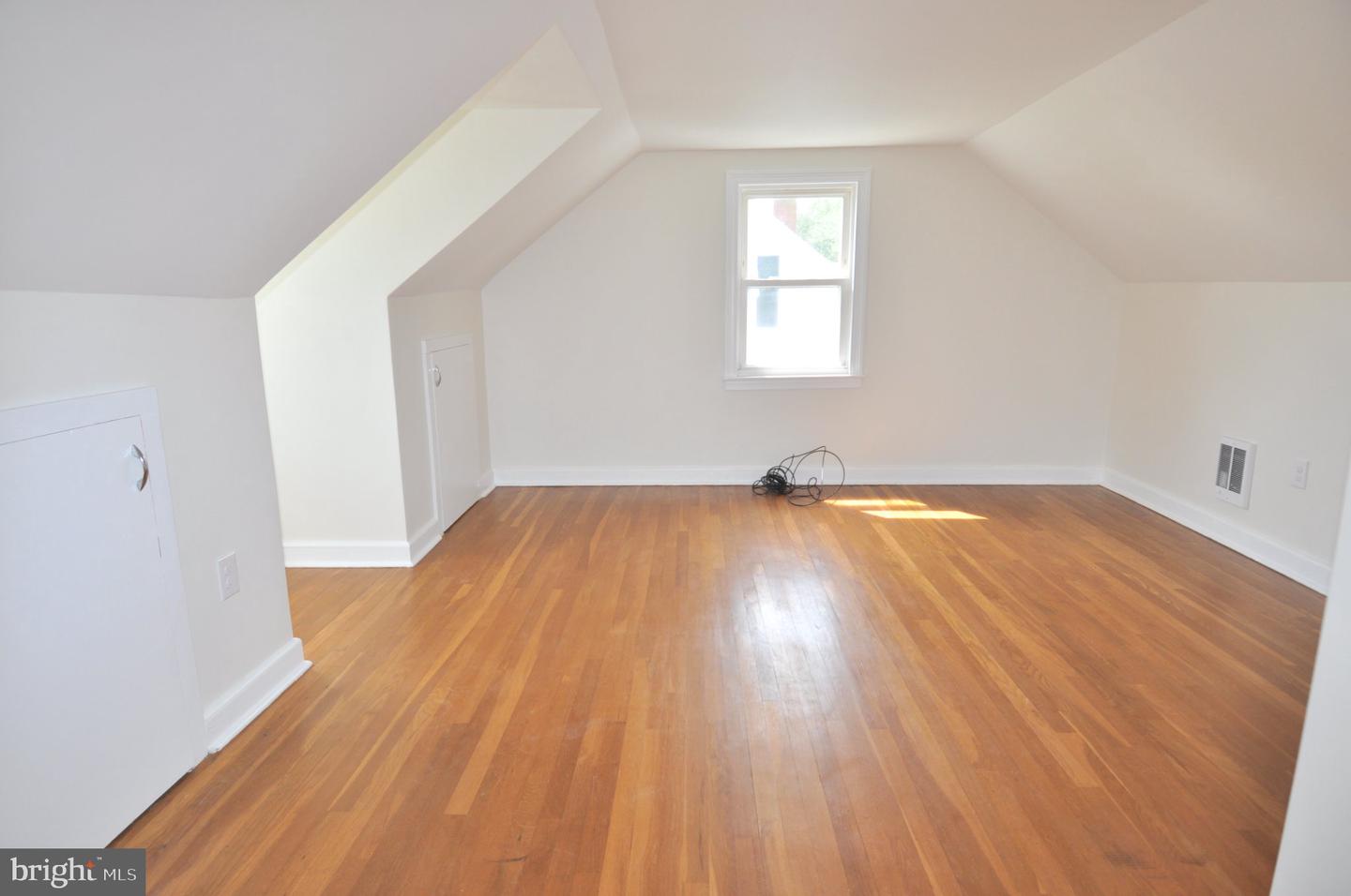 16 Somerset Ave Property Photo 22
