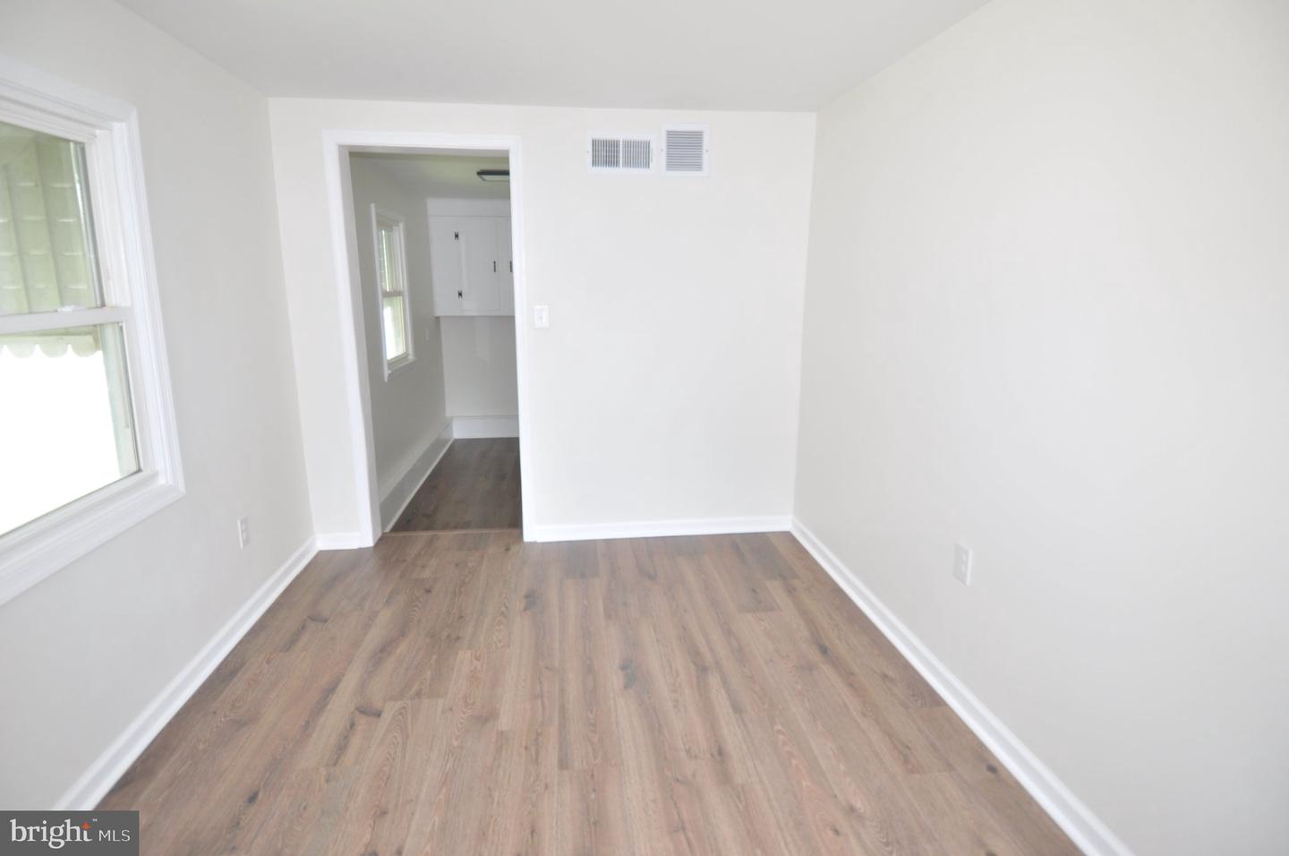 16 Somerset Ave Property Photo 28