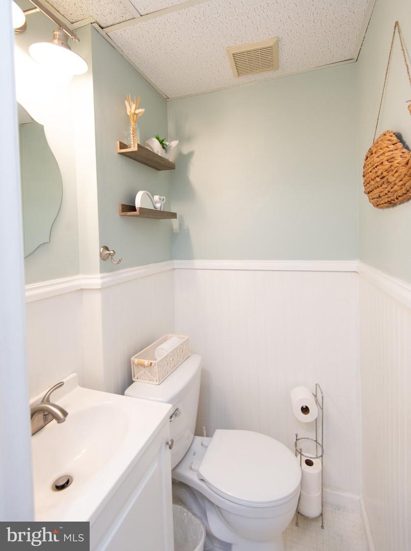 241 136th St #18 Property Photo 8