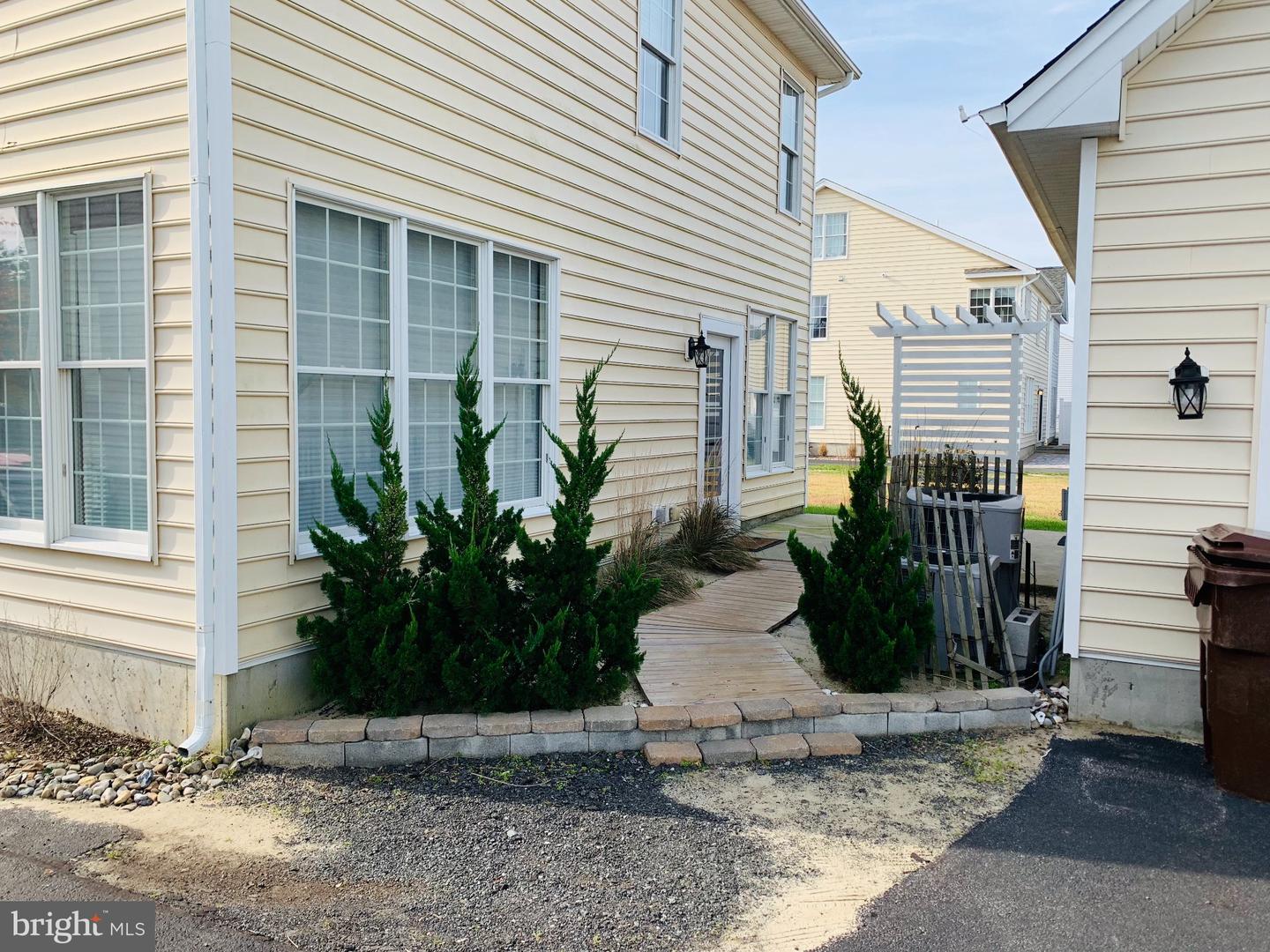12167 Snug Harbor Rd Property Photo 4