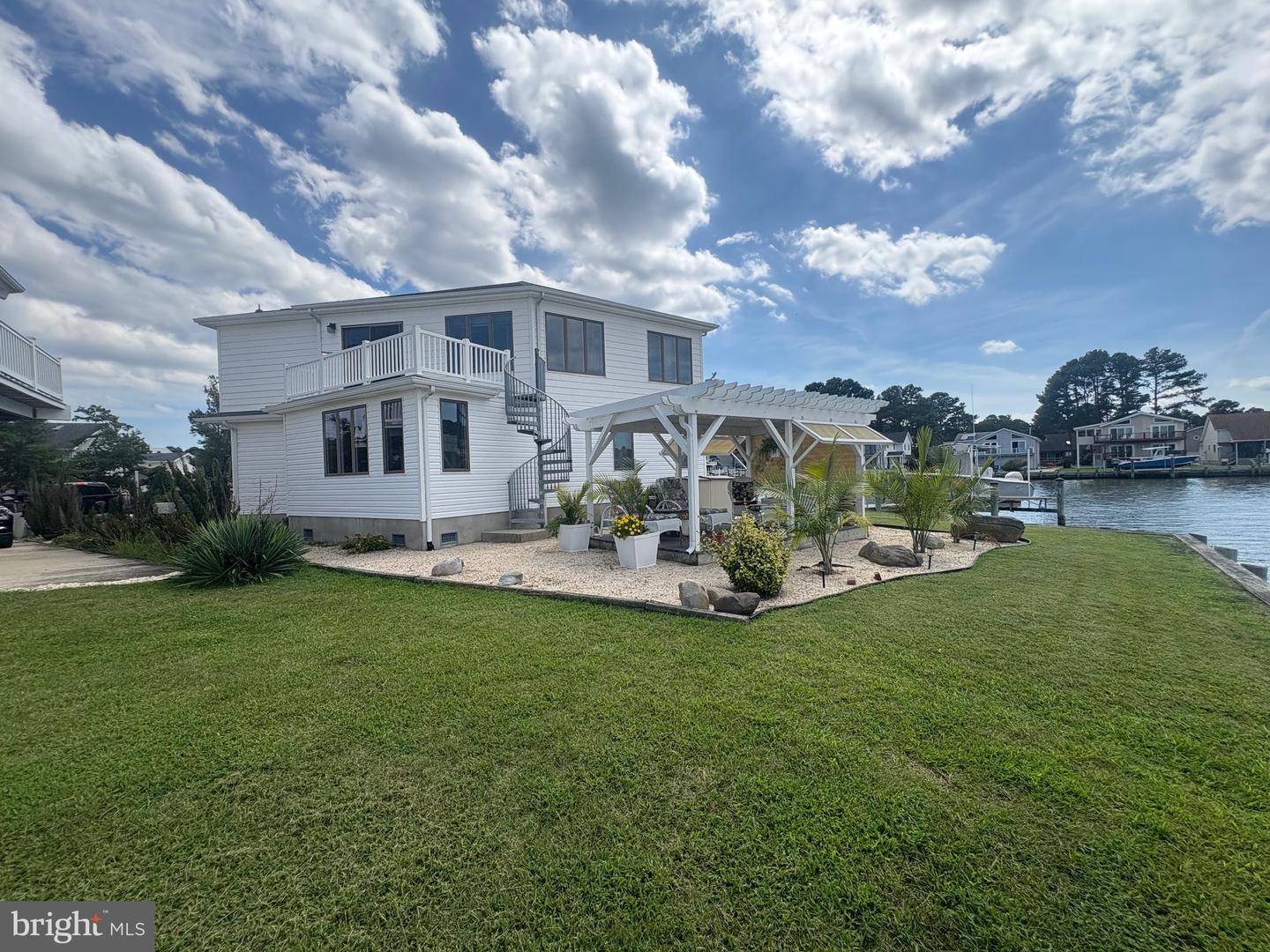 15 Riverside Ct Property Photo 1