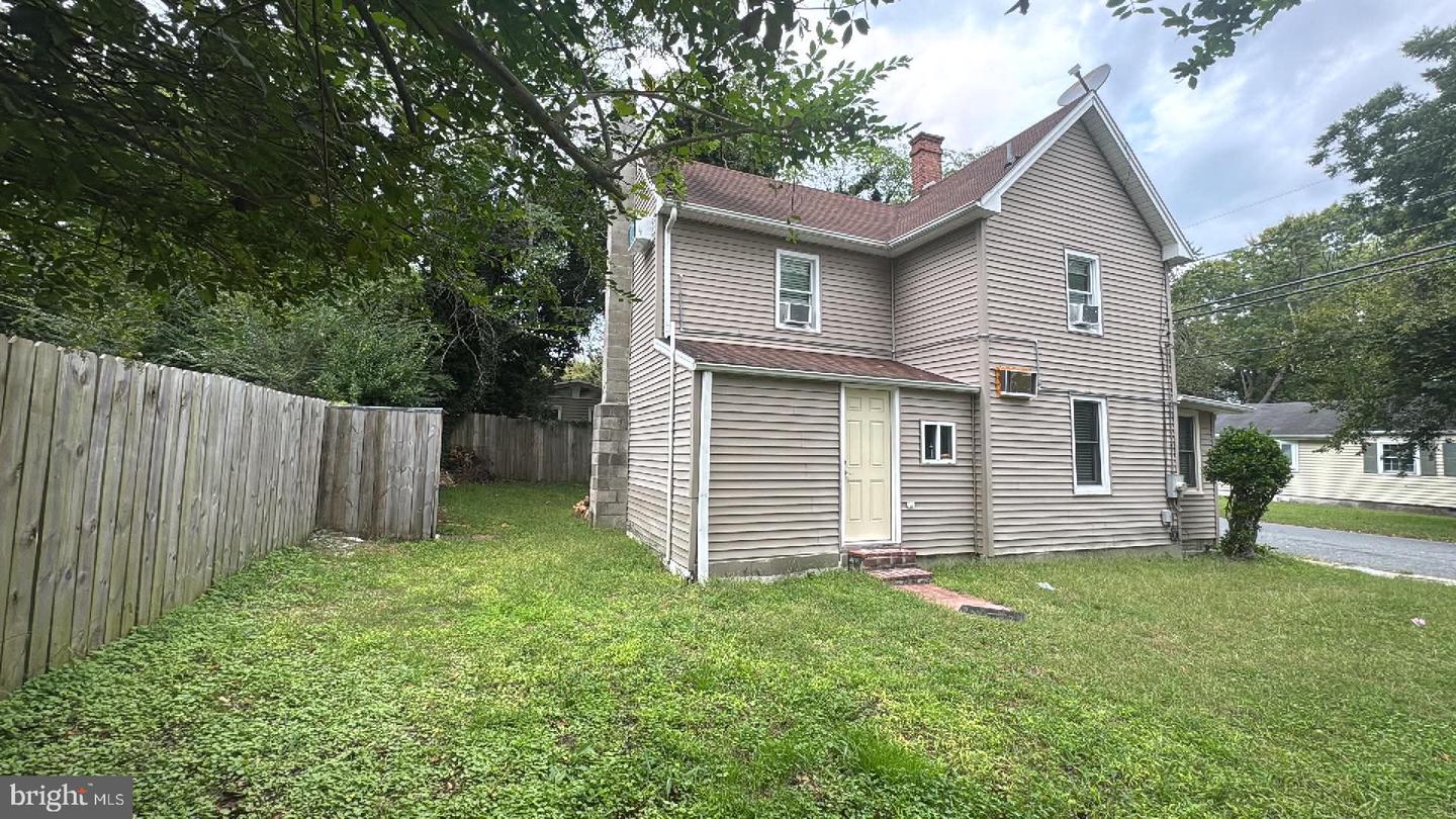 600 Cedar St Property Photo 4