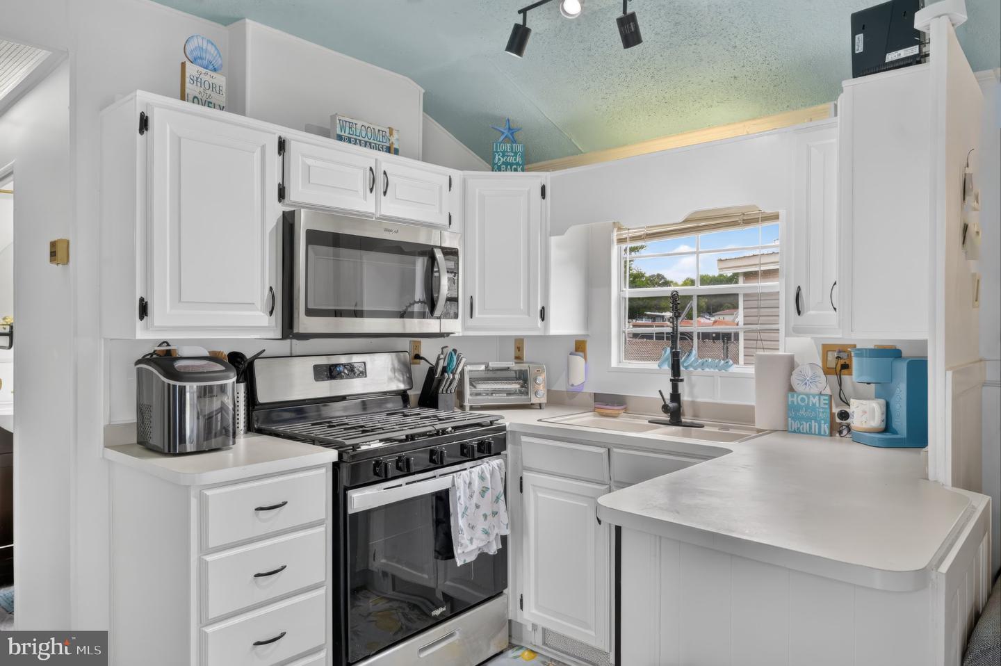 172 Ocean Oval Cir Property Photo 7
