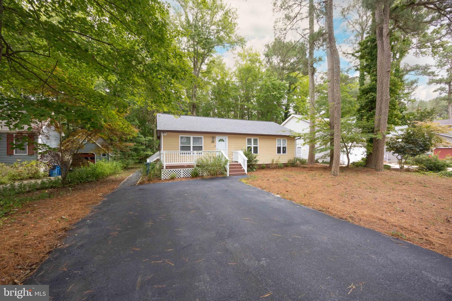 38 Fairway Ln Property Photo 1