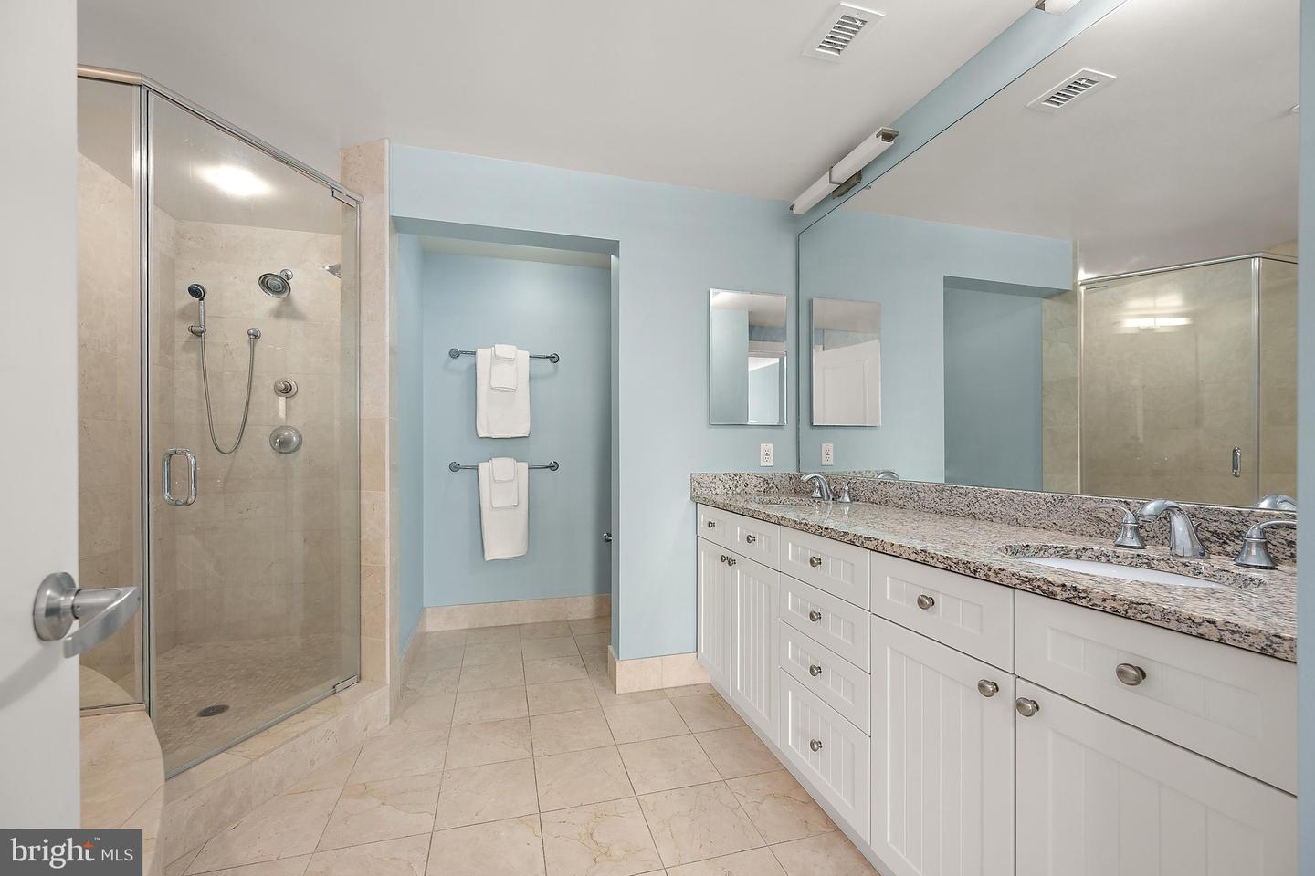 2 48th St #402 Property Photo 38