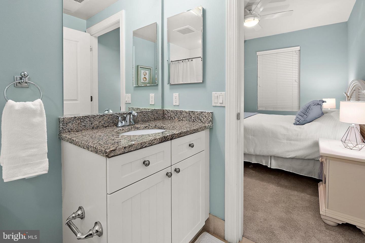 2 48th St #402 Property Photo 48