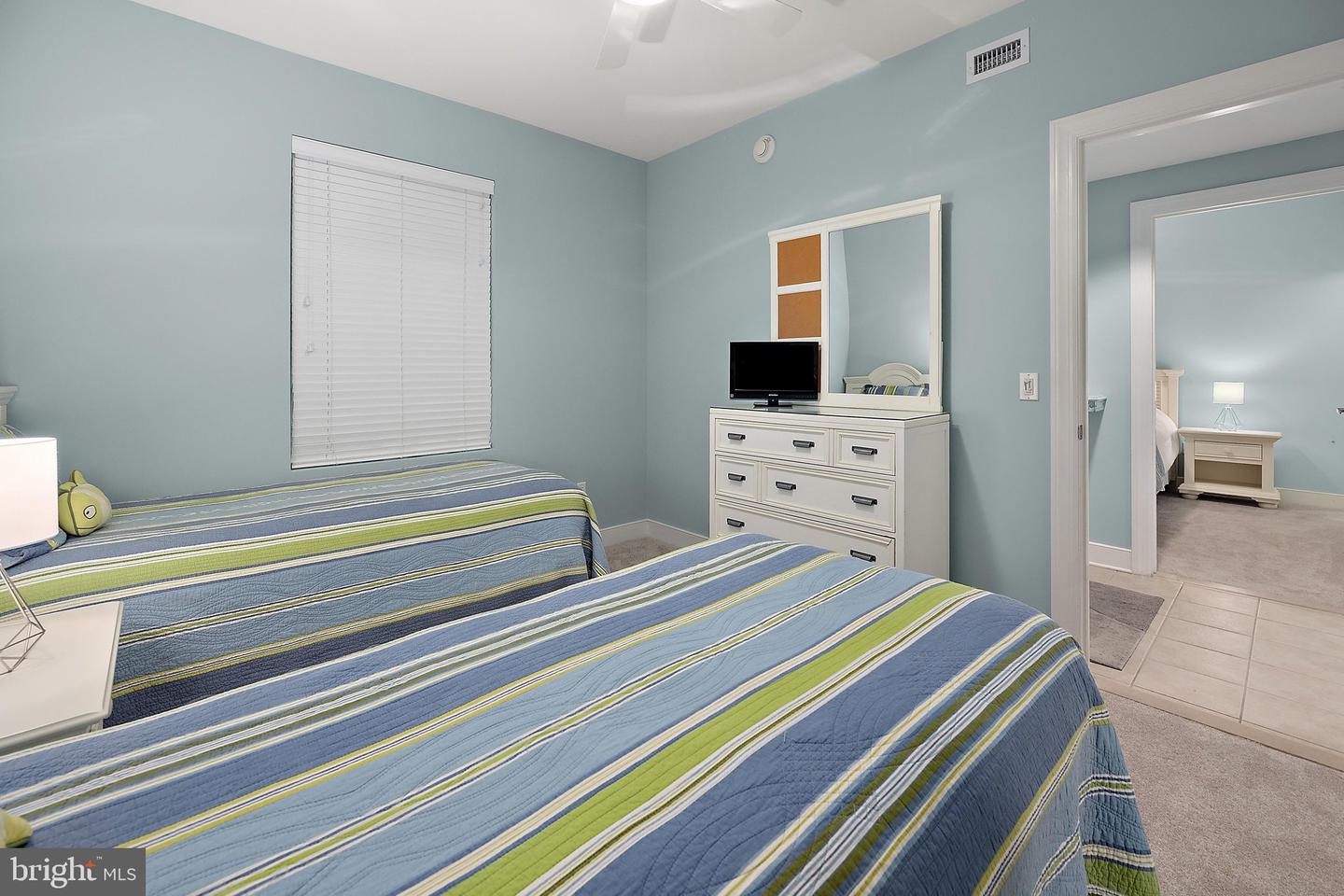2 48th St #402 Property Photo 51