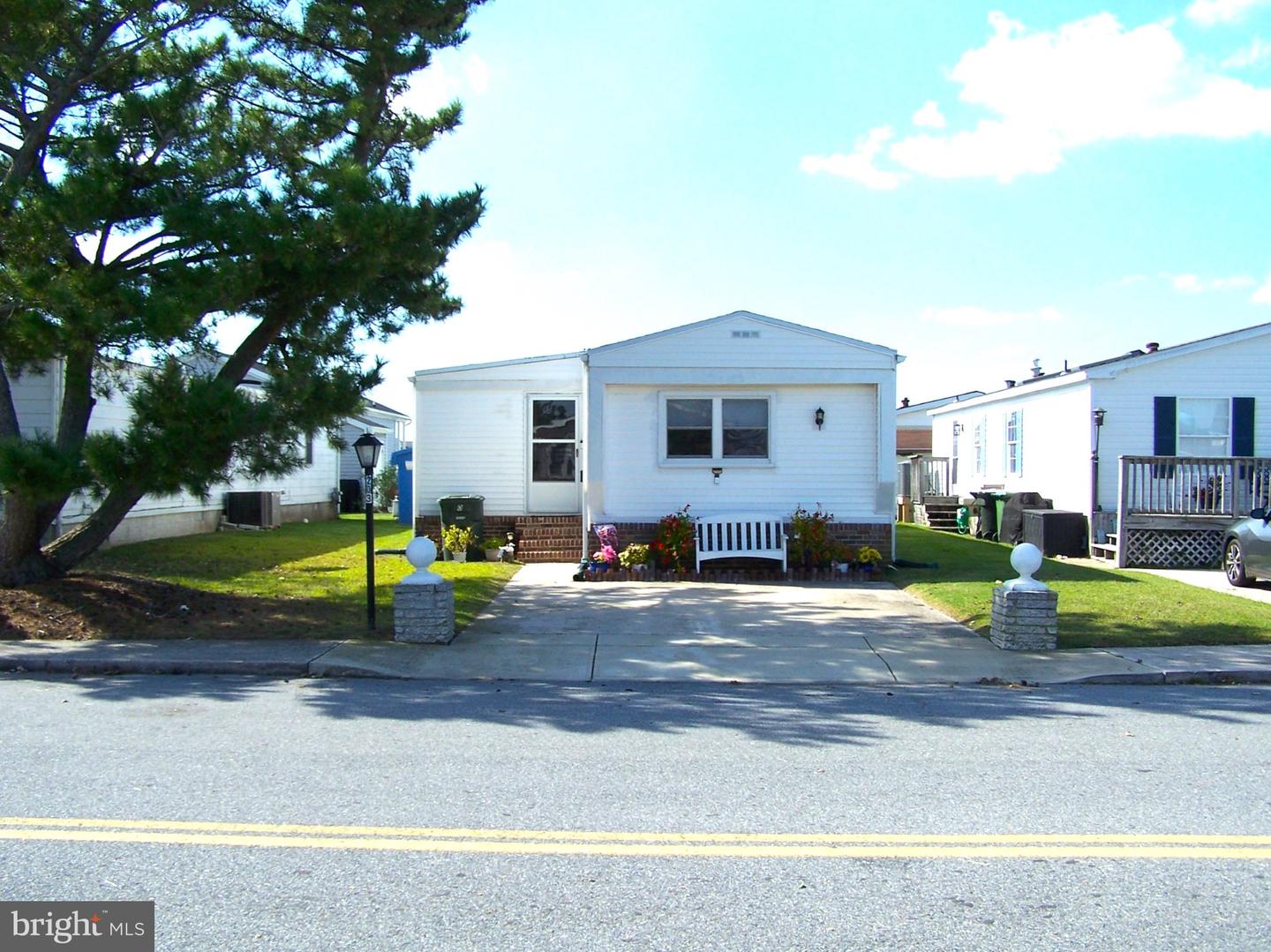 203 Clam Shell Rd Property Photo 2