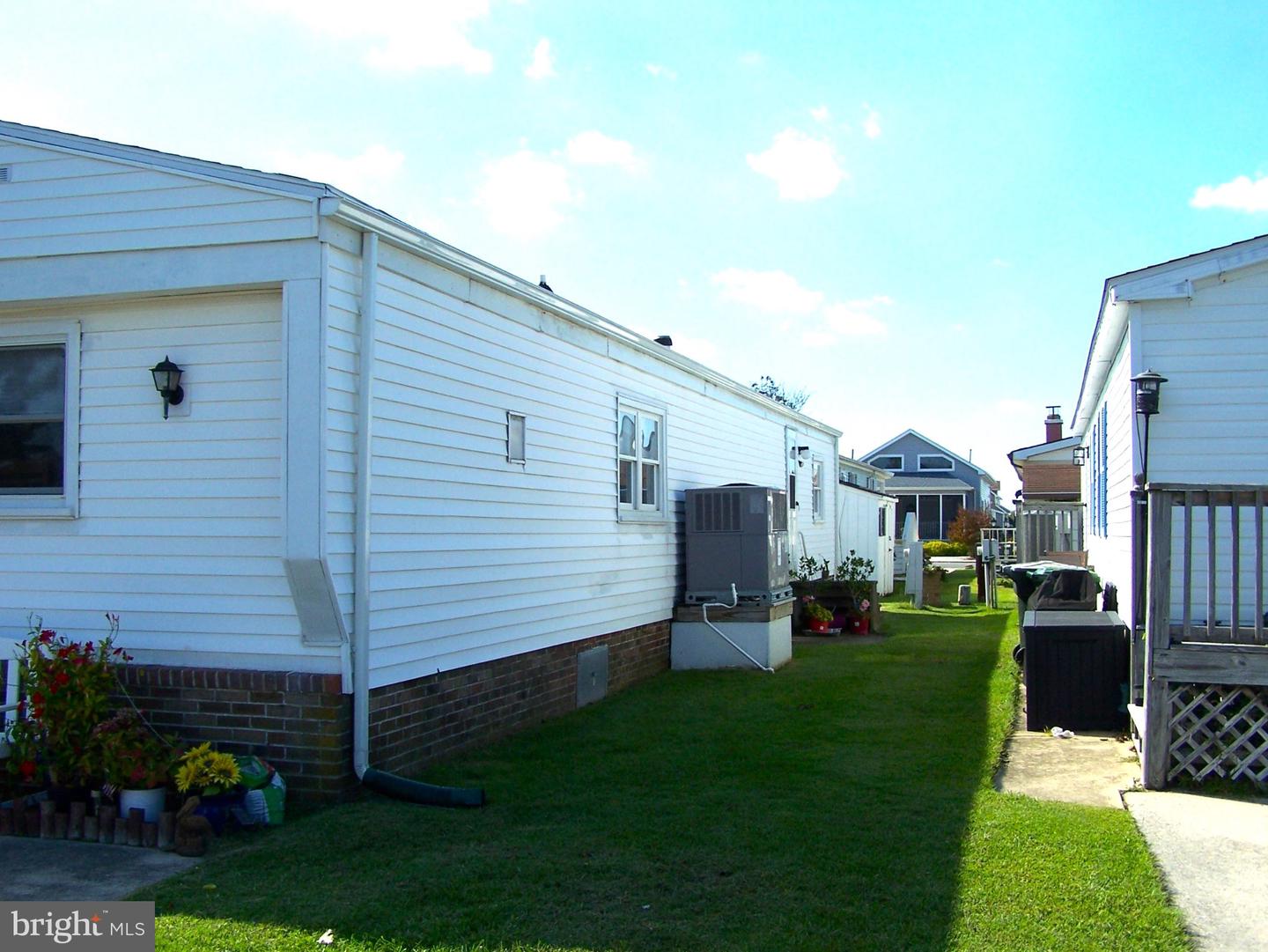 203 Clam Shell Rd Property Photo 3