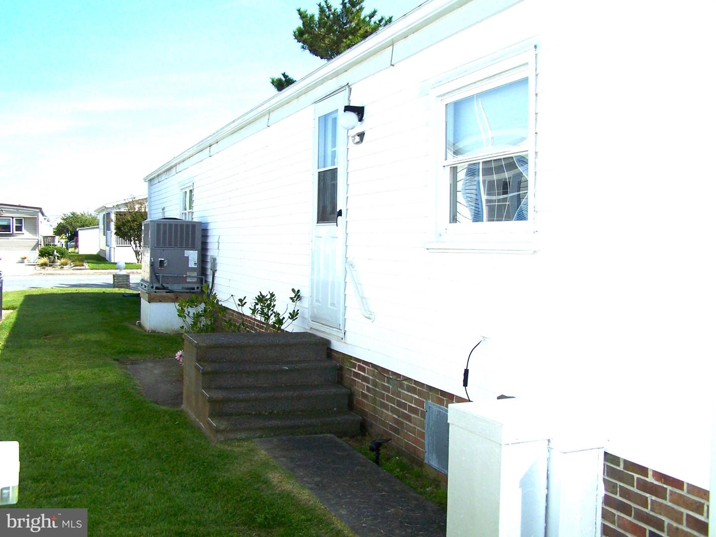 203 Clam Shell Rd Property Photo 4