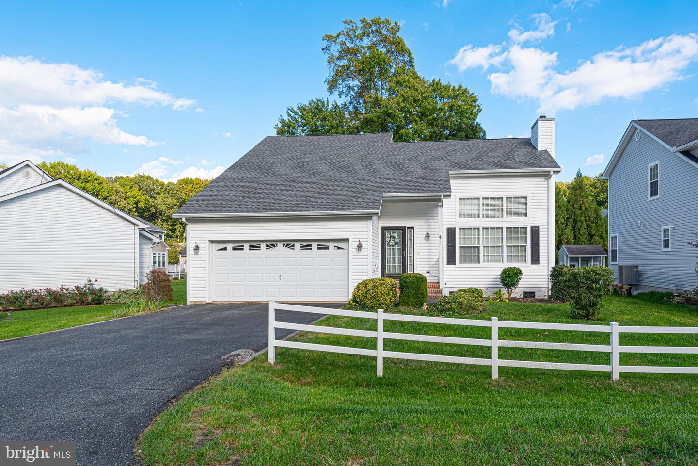 41 HINGHAM LN Property Photo 1
