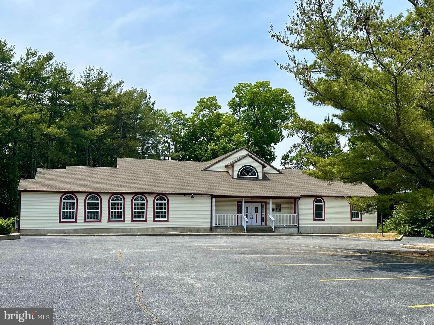 927 N Main St #e Property Photo 1