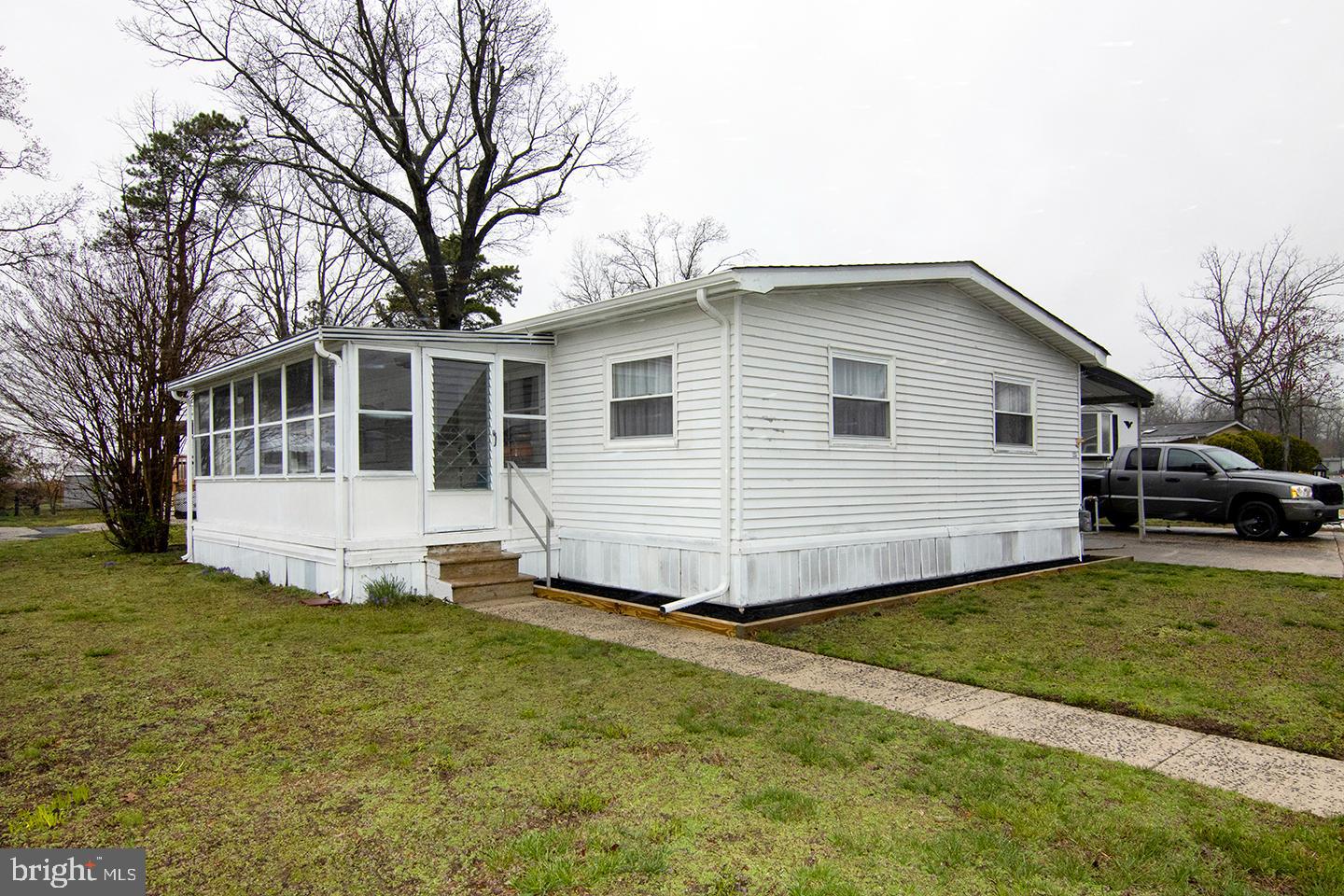 153 Country Ln Property Photo 1