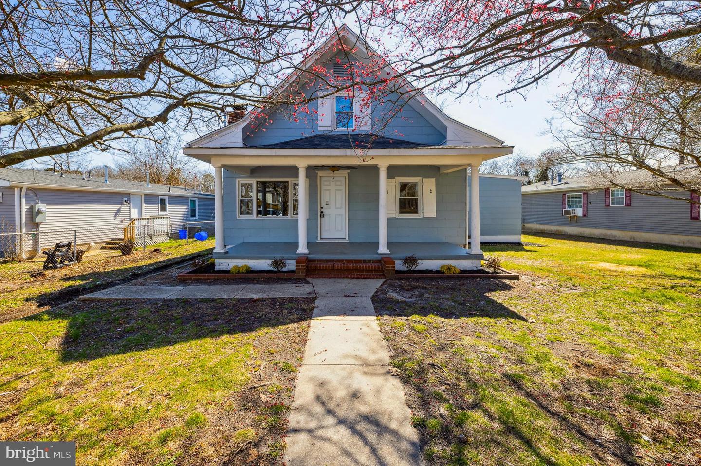 909 Spruce Ave Property Photo 1