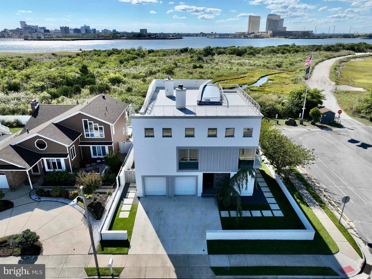 2 Ocean Dr W Property Photo 1