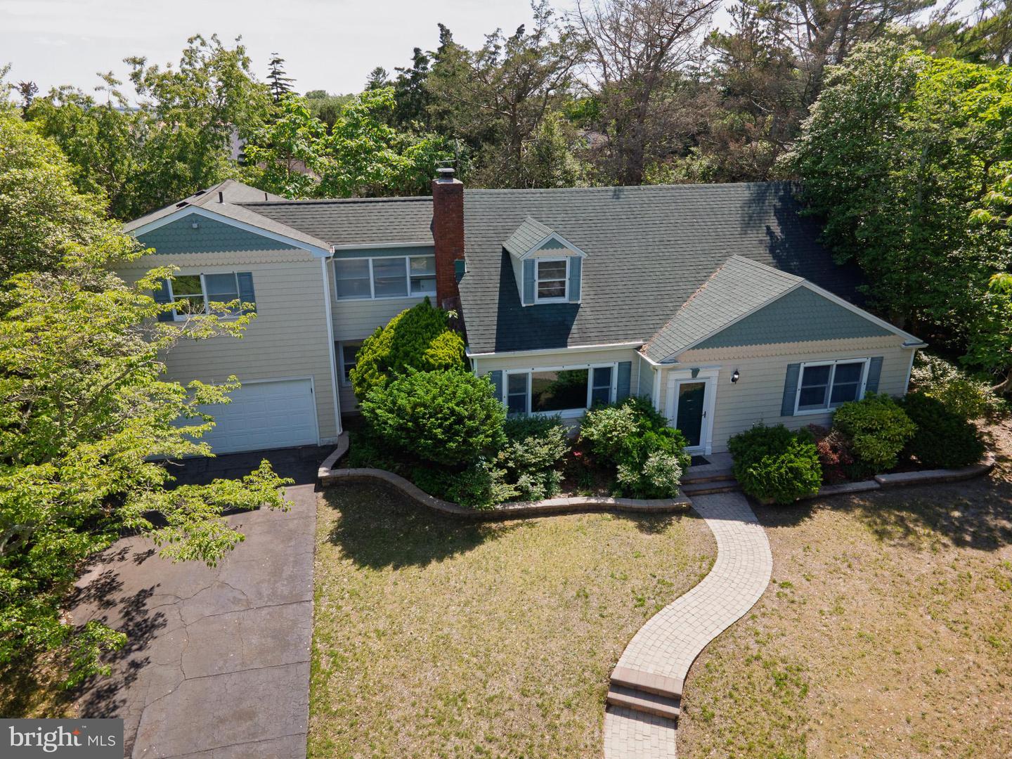 209 Berkshire Ave Property Photo 1