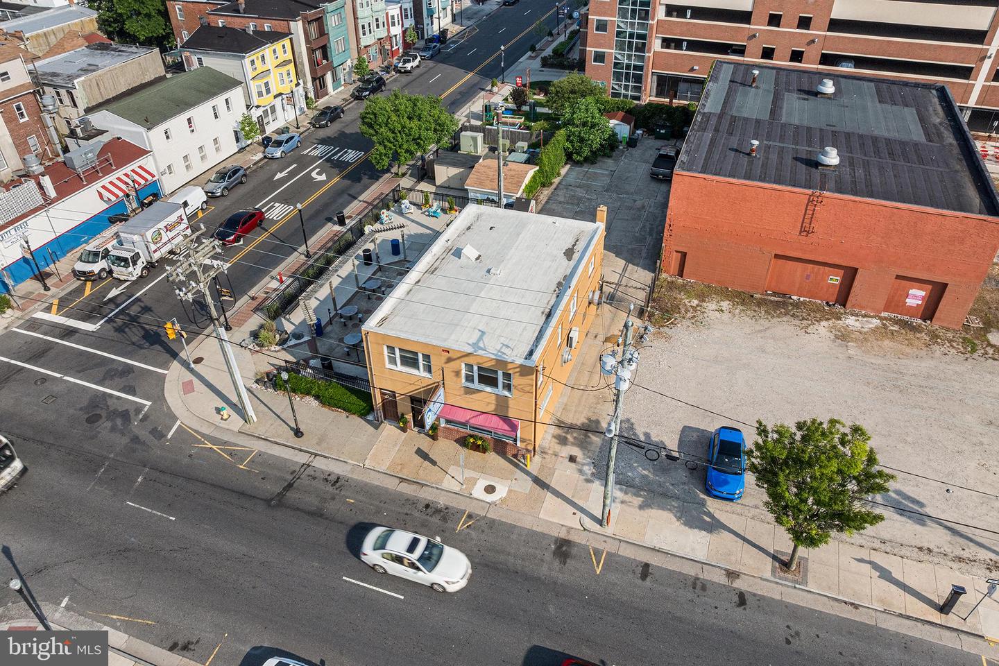 2243 Arctic Ave Property Photo 2