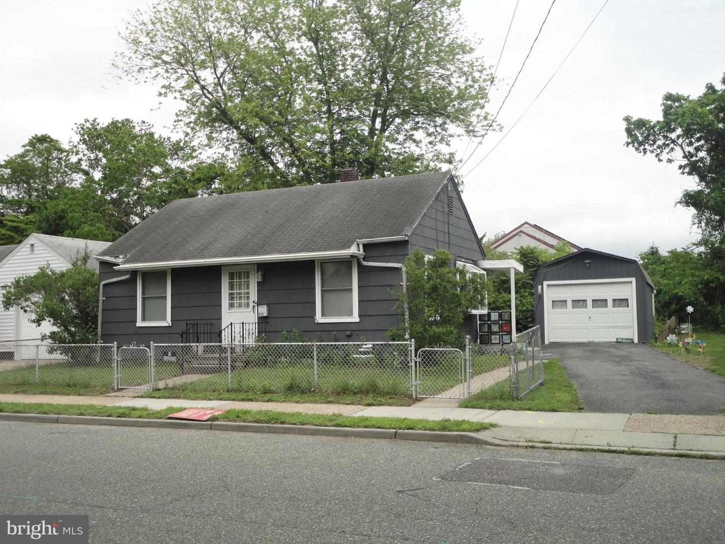 928 Linden Ave