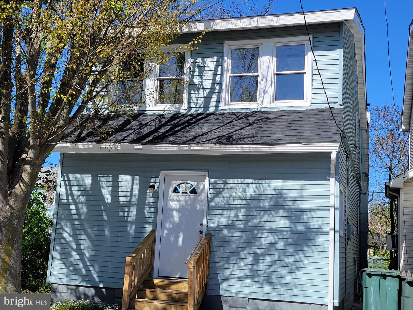 907 N Michigan Ave Property Photo 1