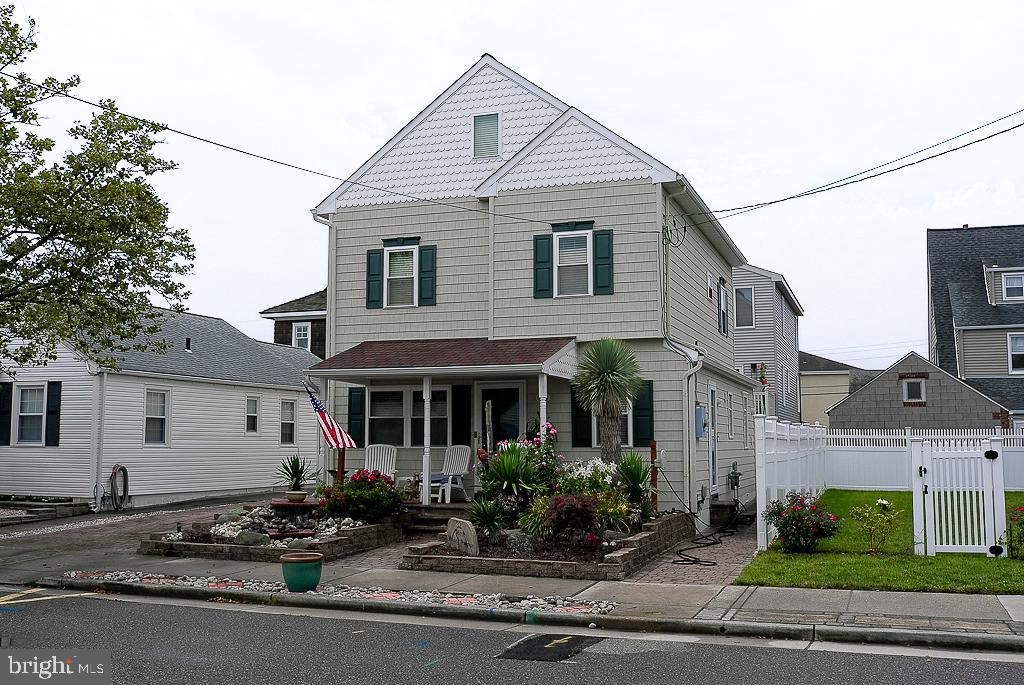 32 N MANOR AVE