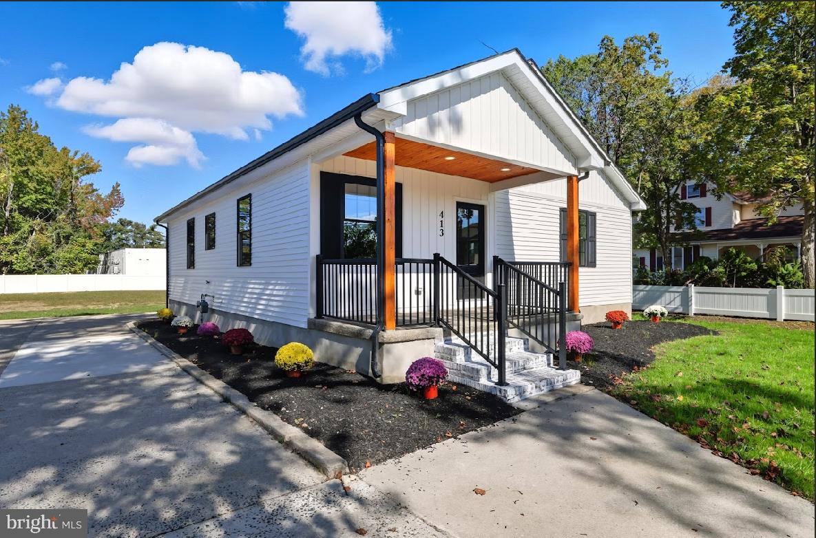 413 Pratt St Property Photo 1