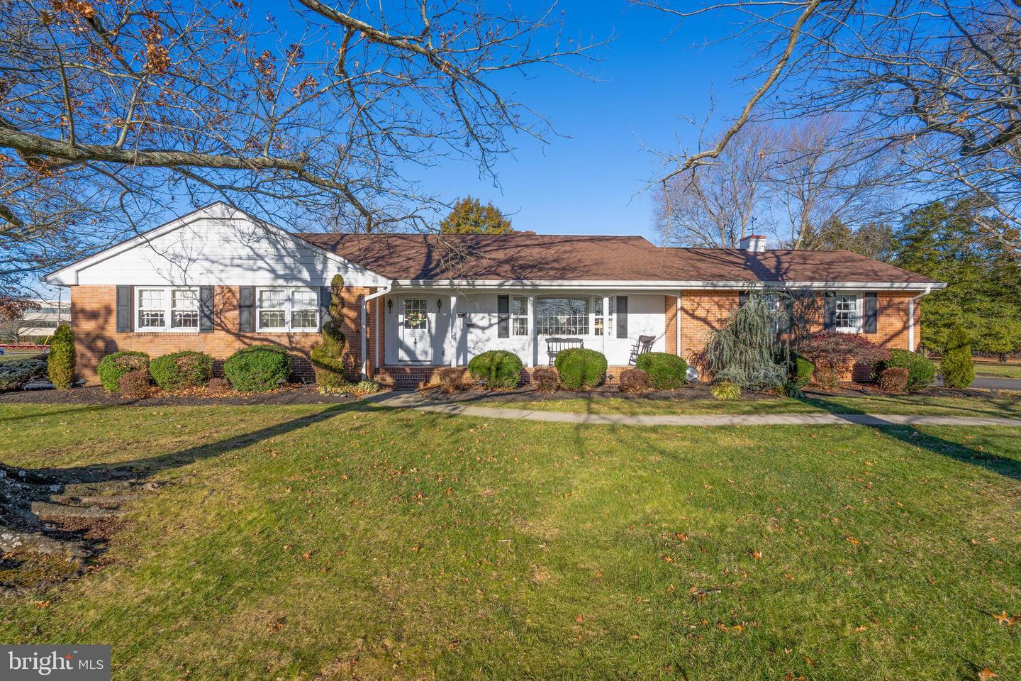 19 MIDDLE RD Property Photo 1