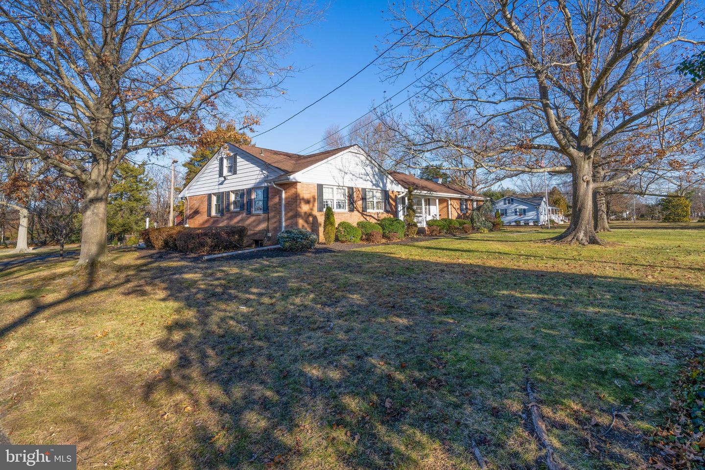 19 Middle Rd Property Photo 4