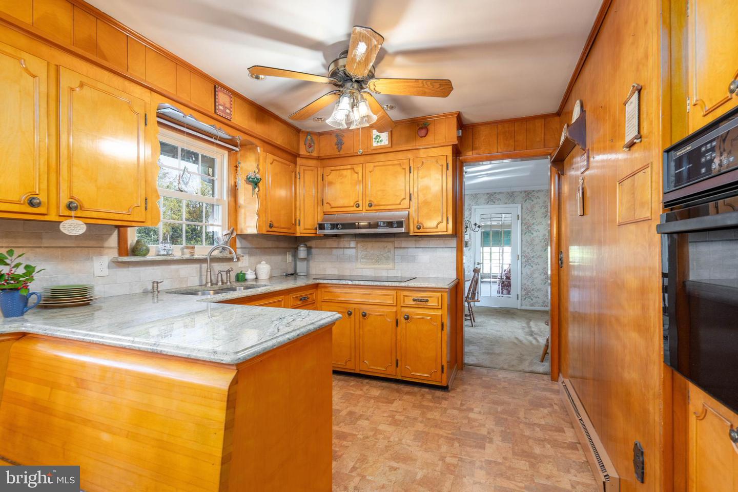 19 Middle Rd Property Photo 9
