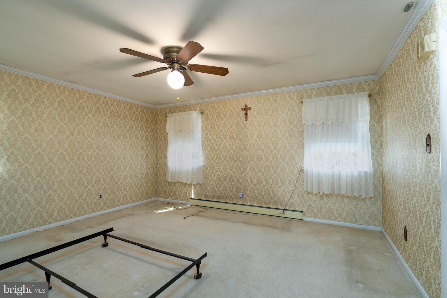 19 Middle Rd Property Photo 22