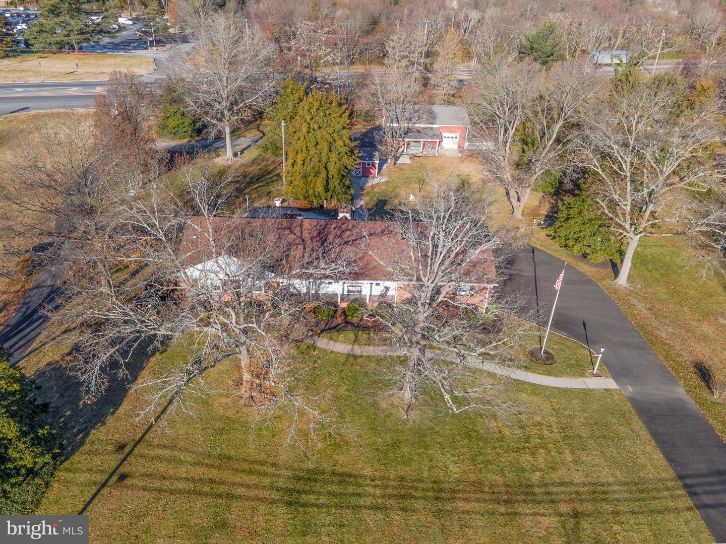 19 Middle Rd Property Photo 44