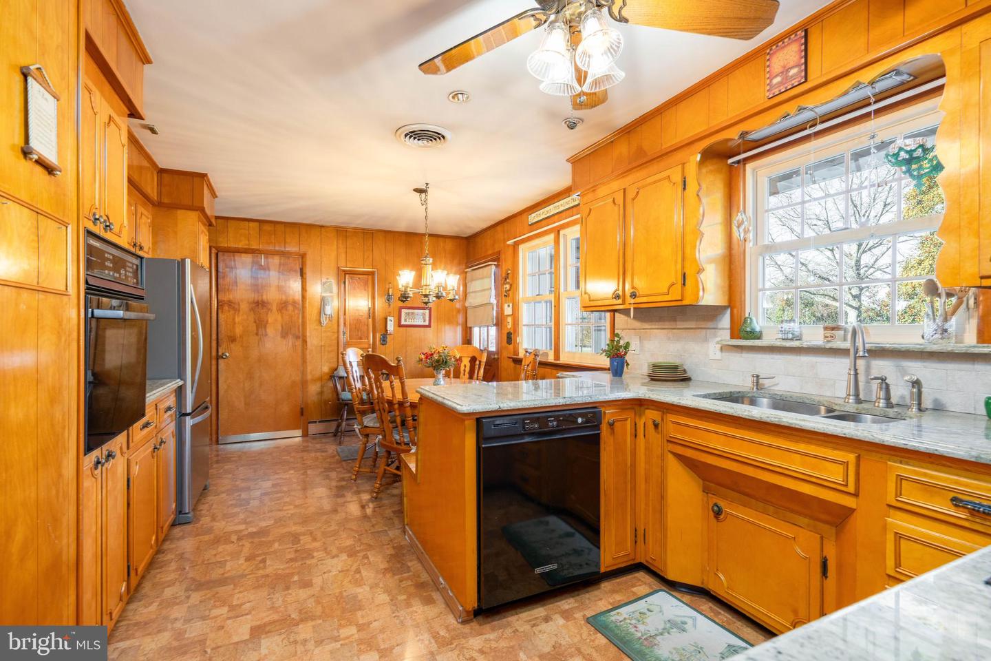 19 Middle Rd Property Photo 13