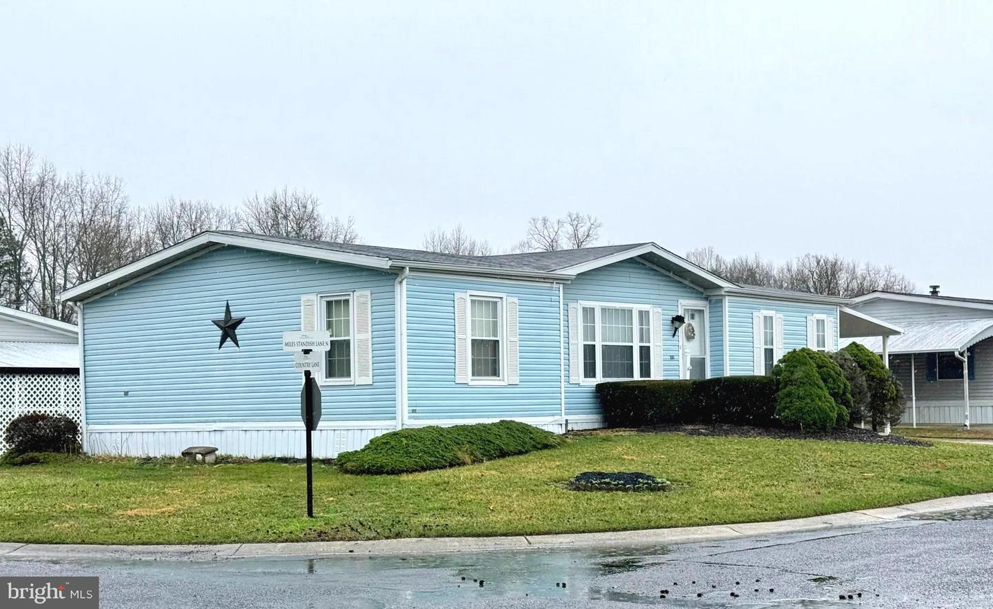 581 Miles Standish Ln Property Photo 1