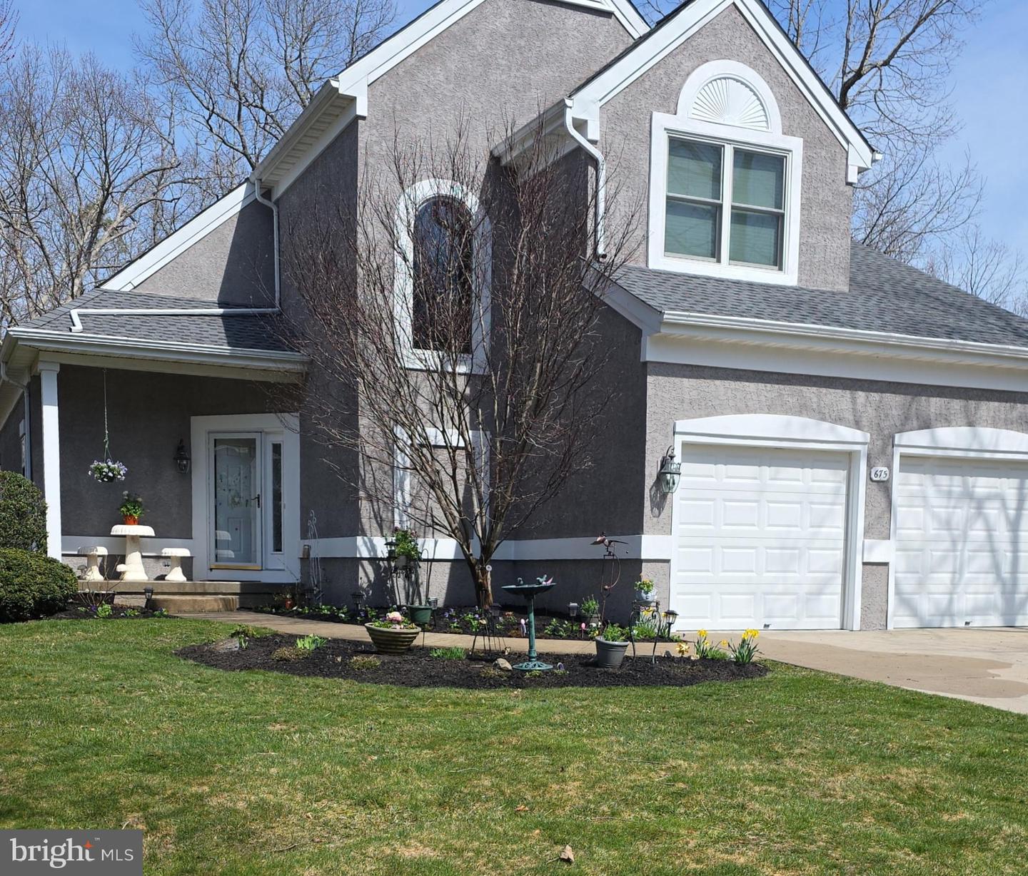 675 Country Club Dr Property Photo 2