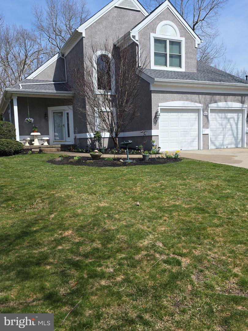 675 Country Club Dr Property Photo 3