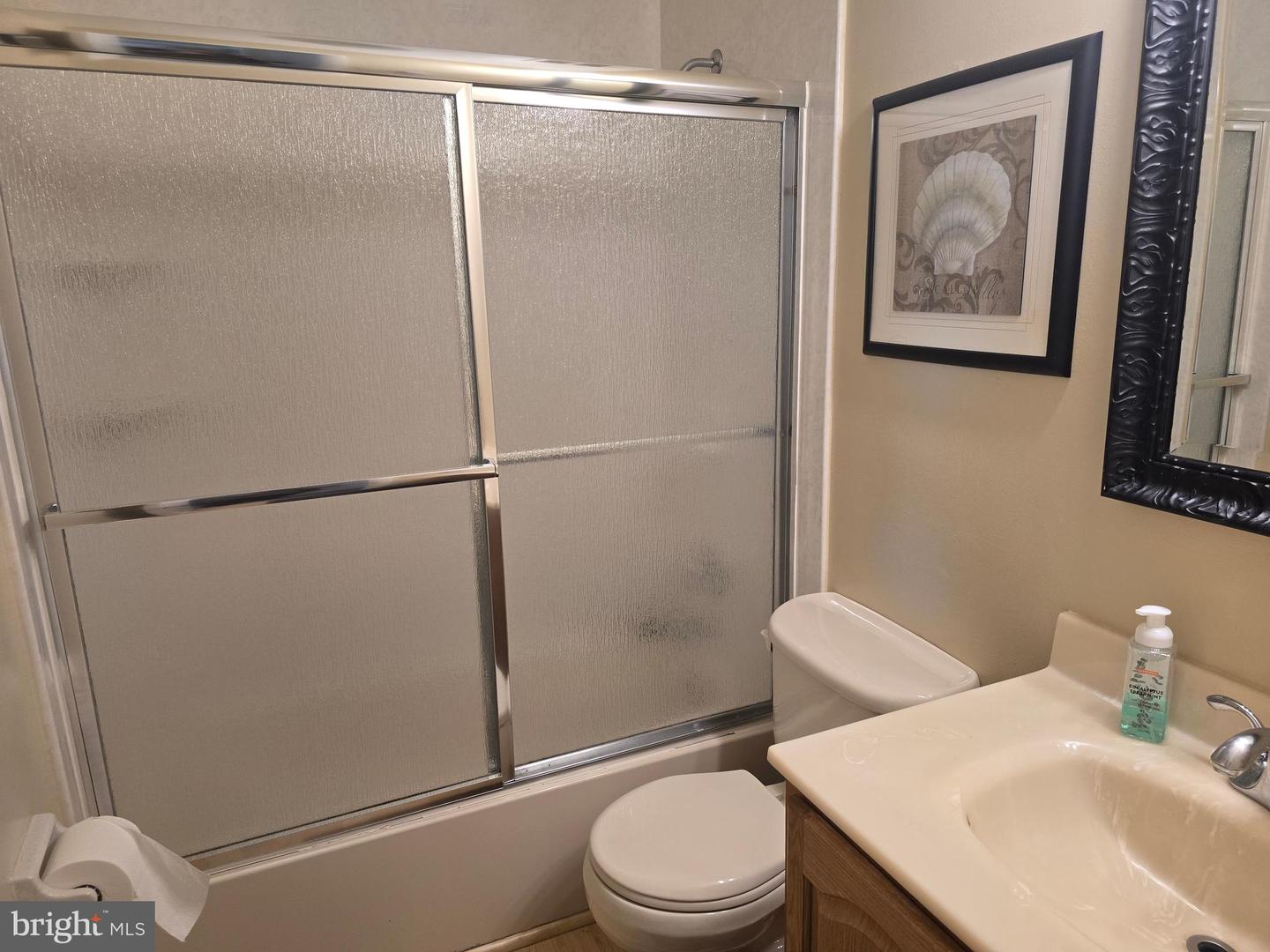1203 Beach Ave E #8 Property Photo 8