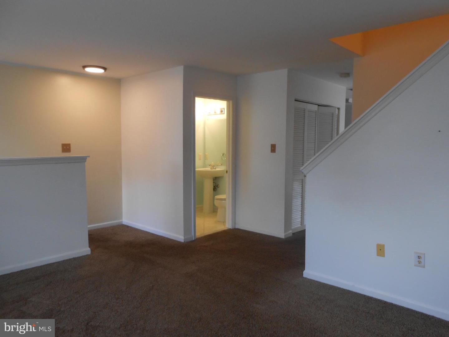 1526 Thomas Jefferson Ct #1526 Property Photo 5