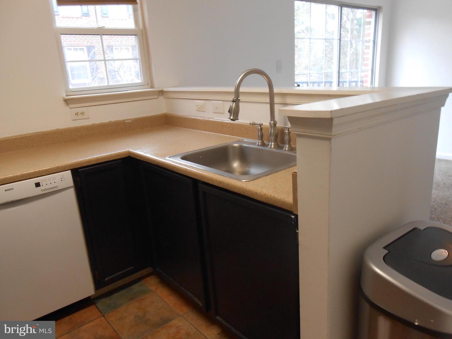 1526 Thomas Jefferson Ct #1526 Property Photo 8