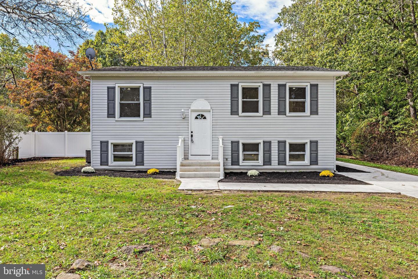 716 6th Rd Property Photo 1