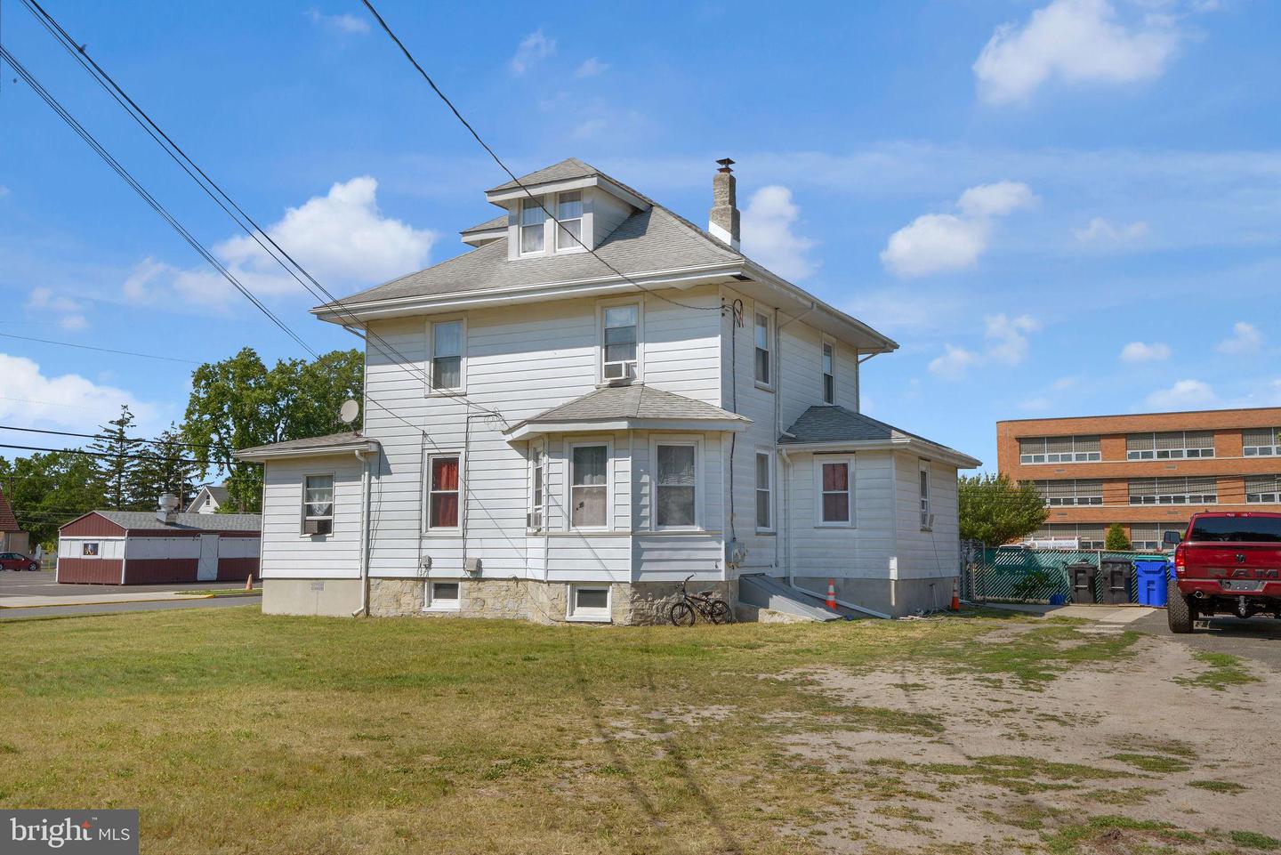 228 Pleasant St E Property Photo 19