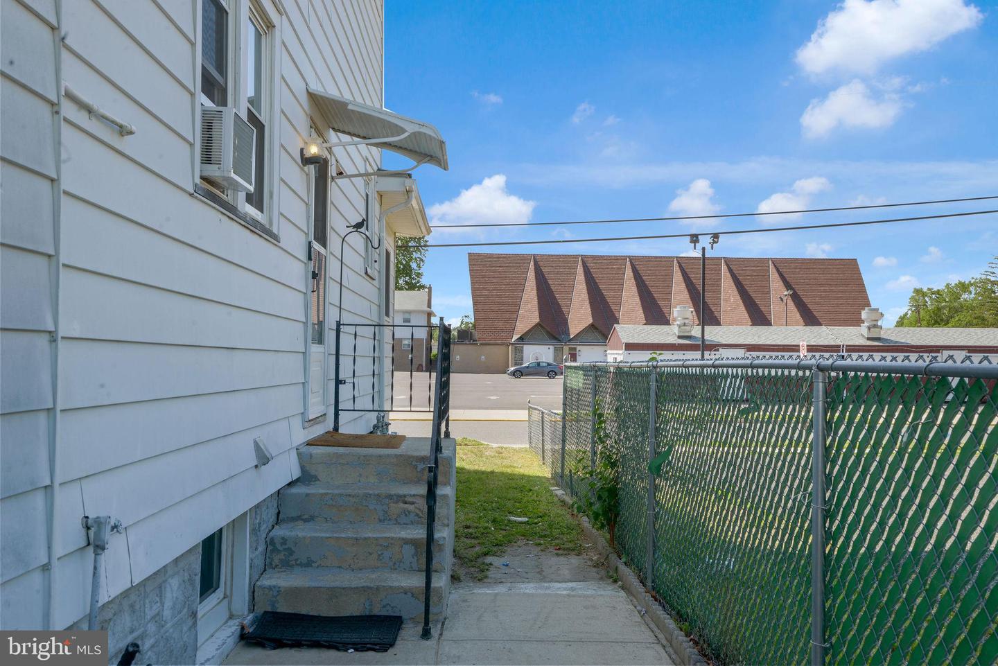 228 Pleasant St E Property Photo 24