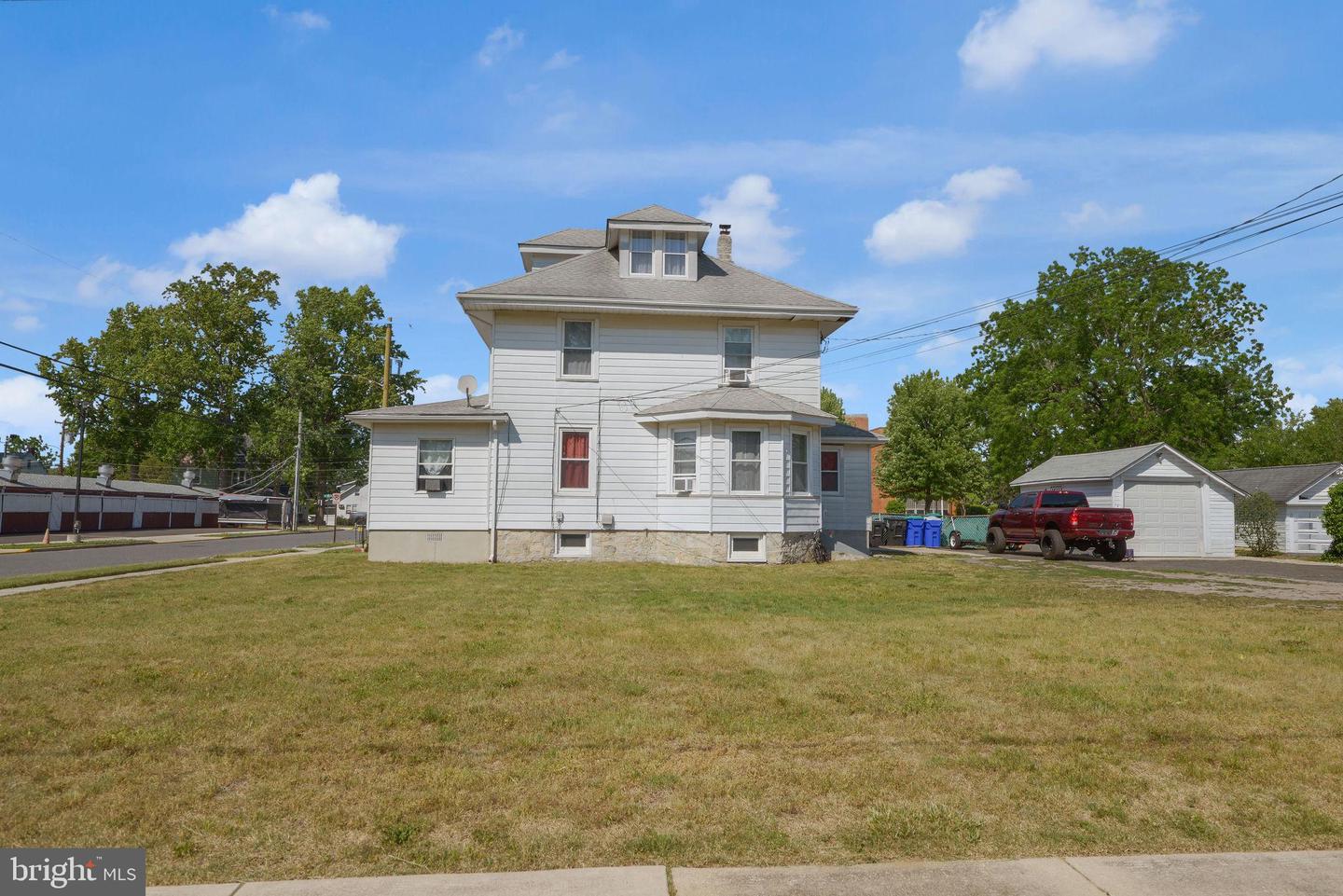 228 Pleasant St E Property Photo 26