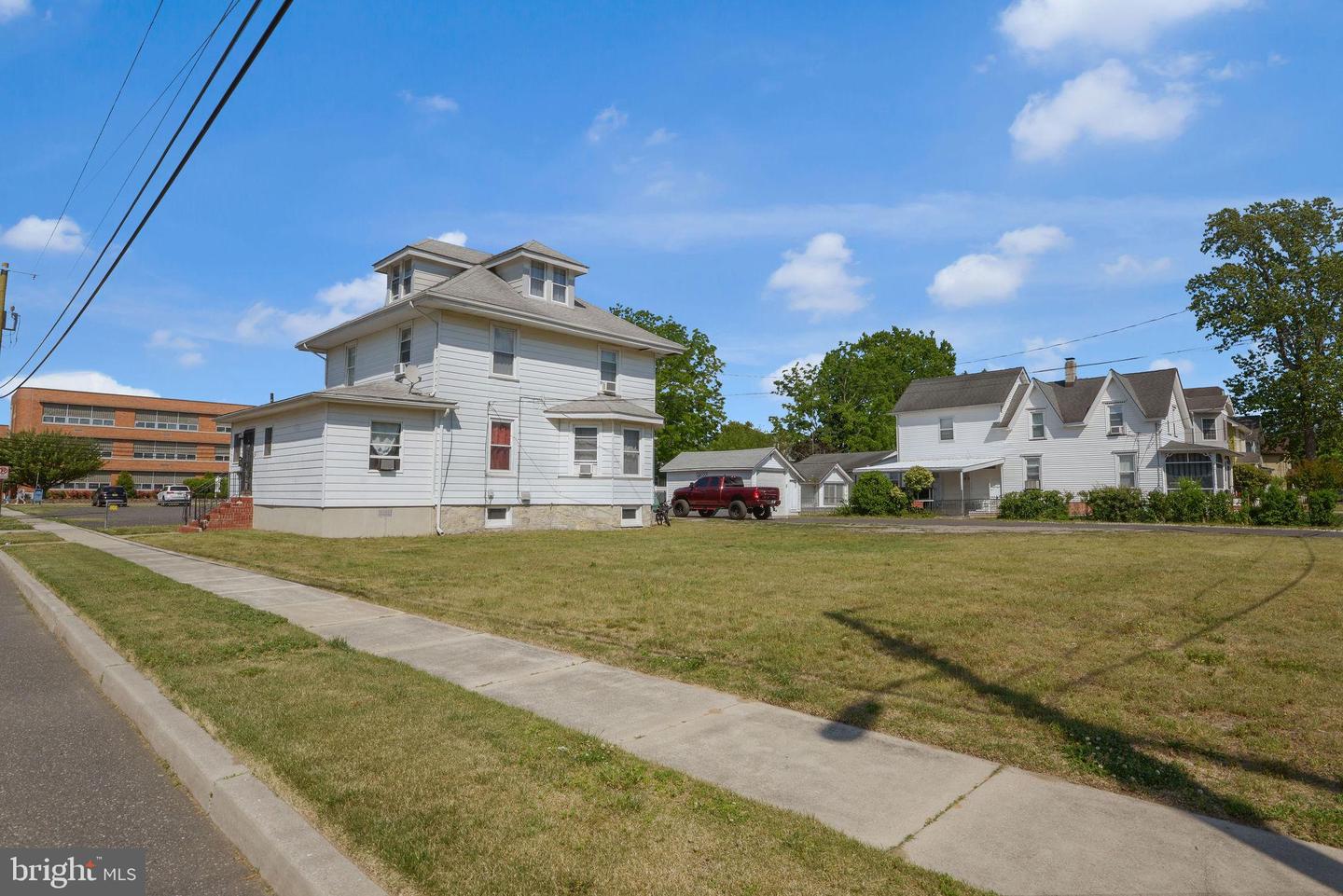228 Pleasant St E Property Photo 27