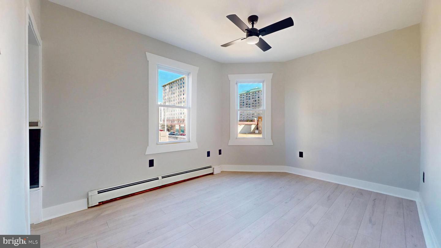 203 S Metropolitan Ave Property Photo 25